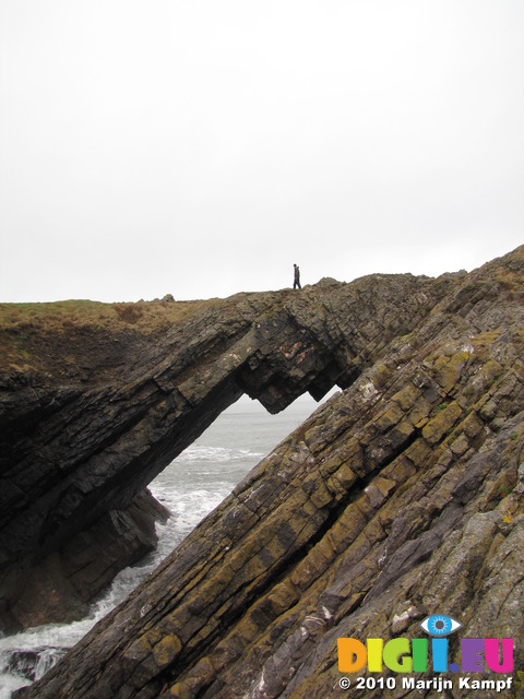 SX13352 Wouko on Devil's bridge on Worms Head